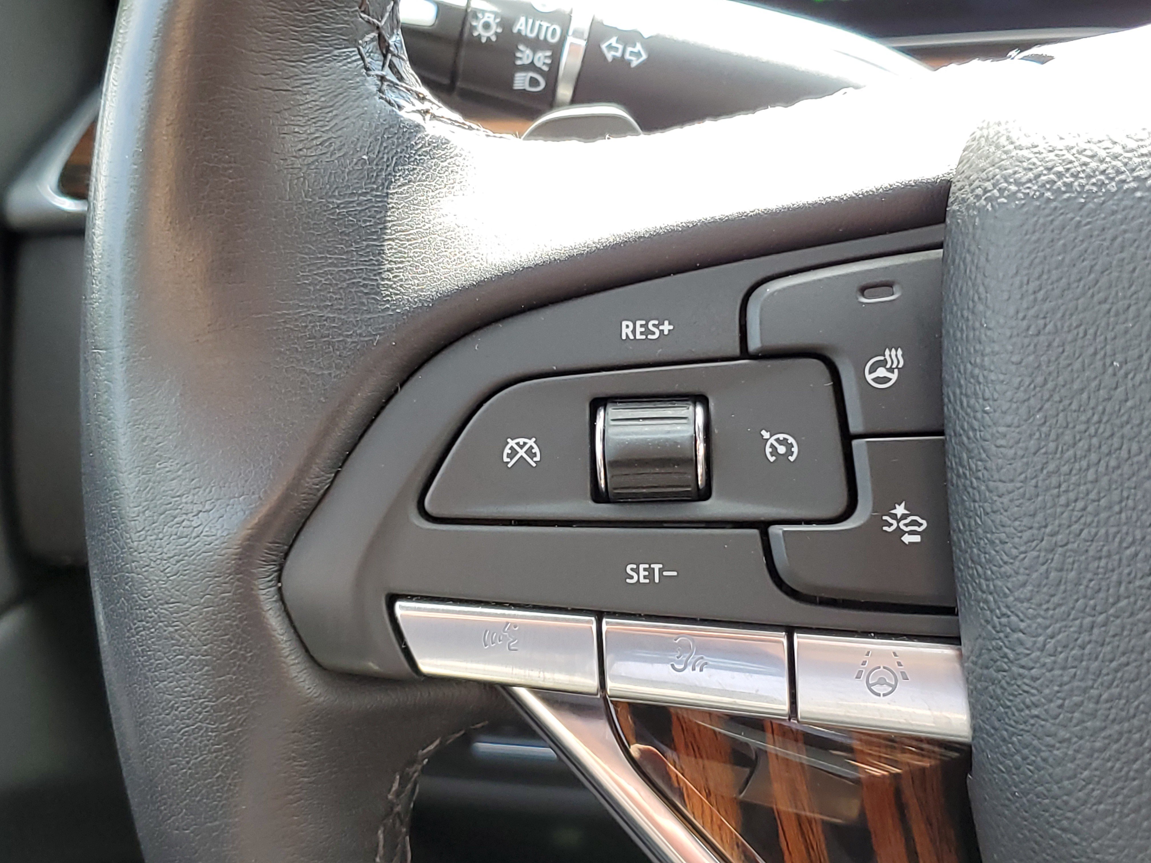 Used 2023 Cadillac Escalade Premium Luxury w/ Performance Package AWD/4WD image 13