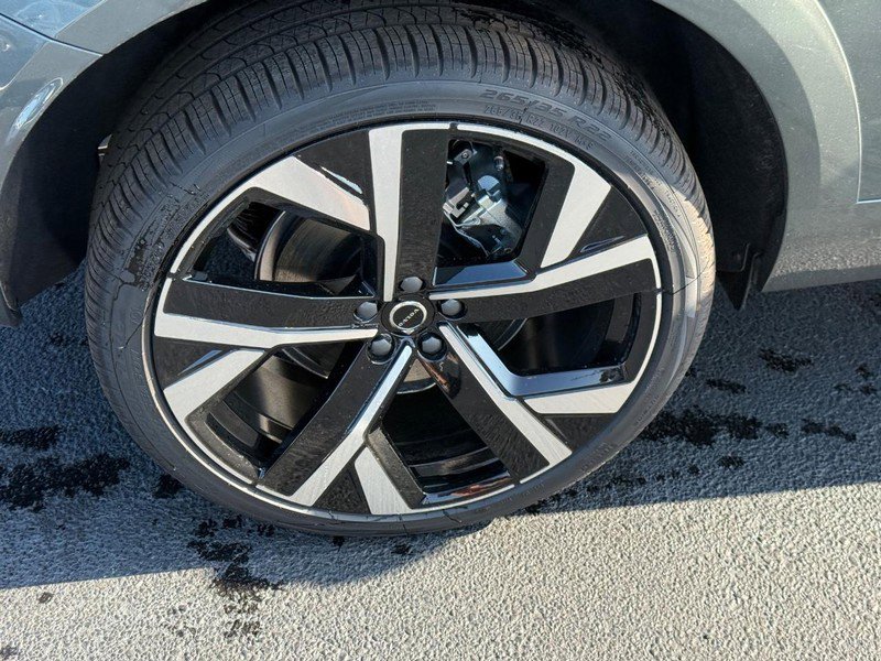New 2026 Volvo XC60 T8 Ultra image 4