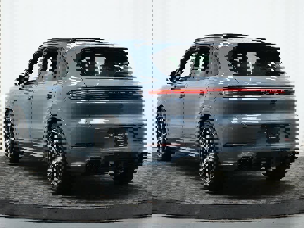 New 2025 Porsche Cayenne Turbo image 3