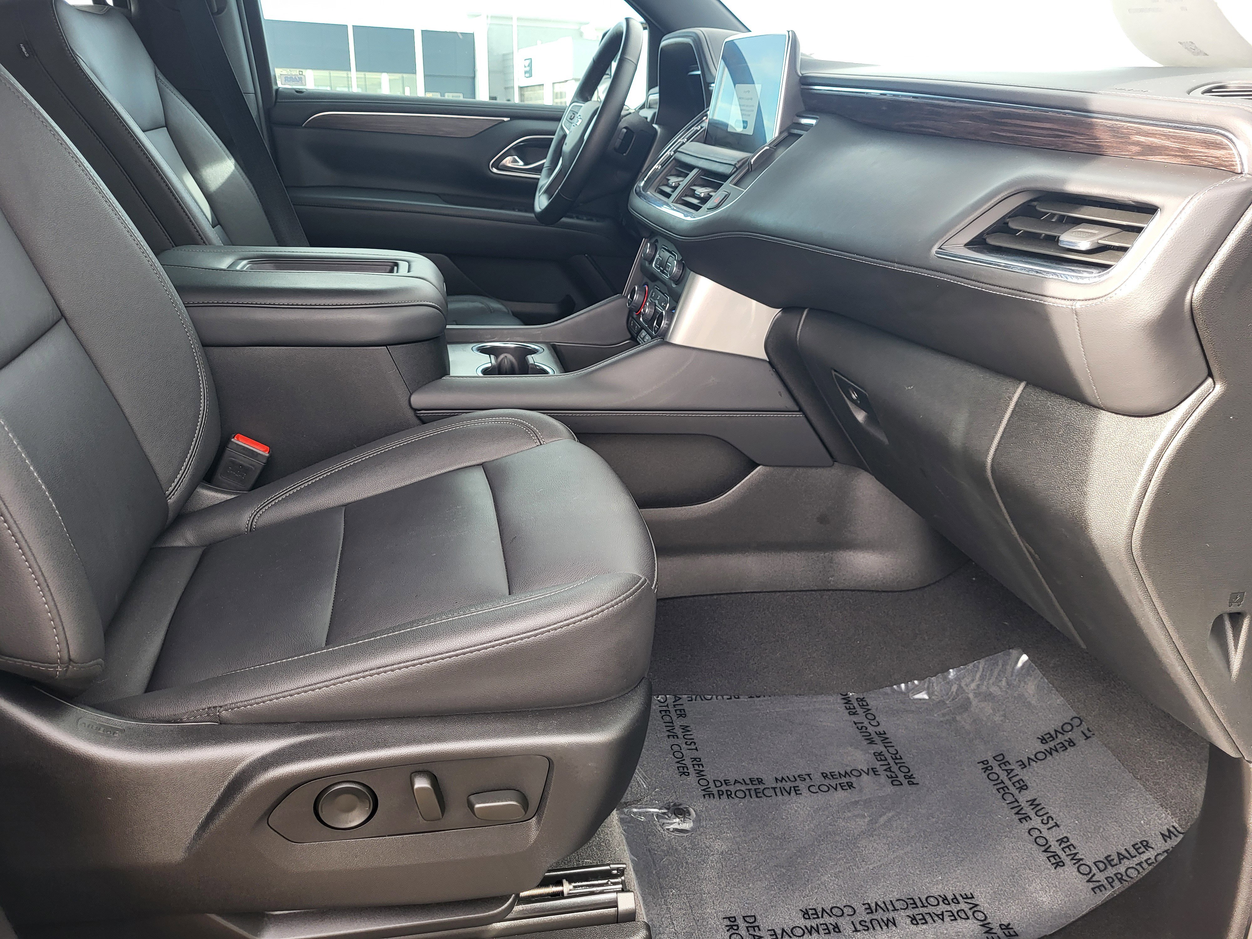 Used 2024 Chevrolet Tahoe Z71 w/ Luxury Package image 19