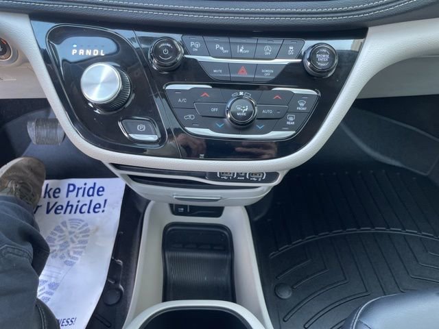 Used 2024 Chrysler Pacifica Touring-L image 16