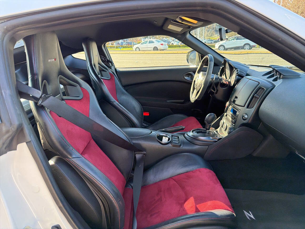 Used 2017 Nissan 370Z NISMO RWD image 18