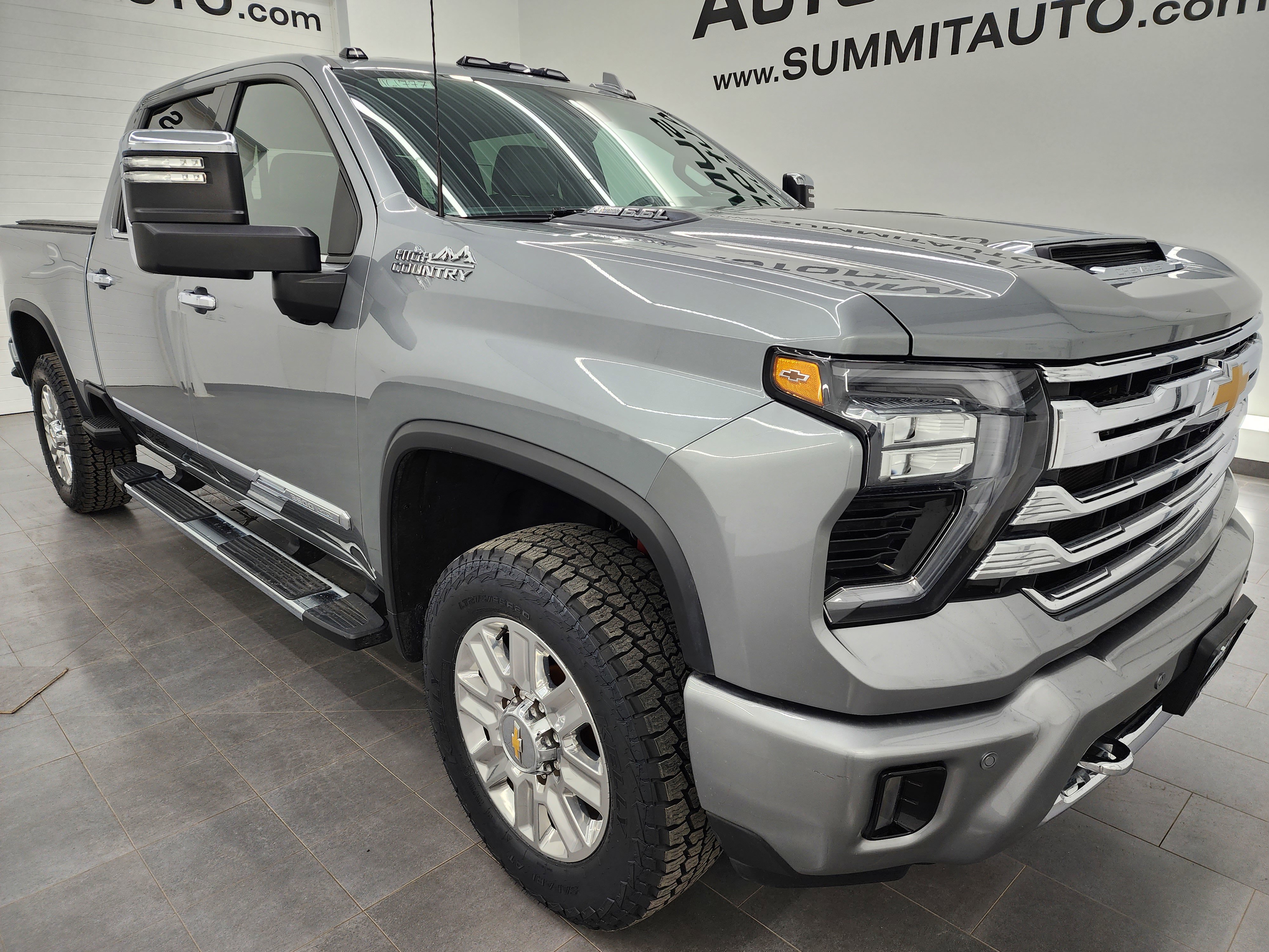 Used 2024 Chevrolet Silverado 3500 High Country w/ High Country Premium Package AWD/4WD image 2