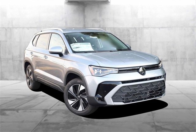 New 2025 Volkswagen Taos SE image 2