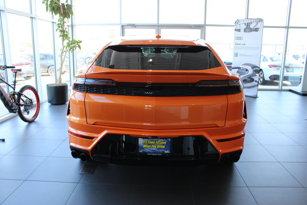 Used 2025 Lamborghini Urus SE AWD/4WD image 4