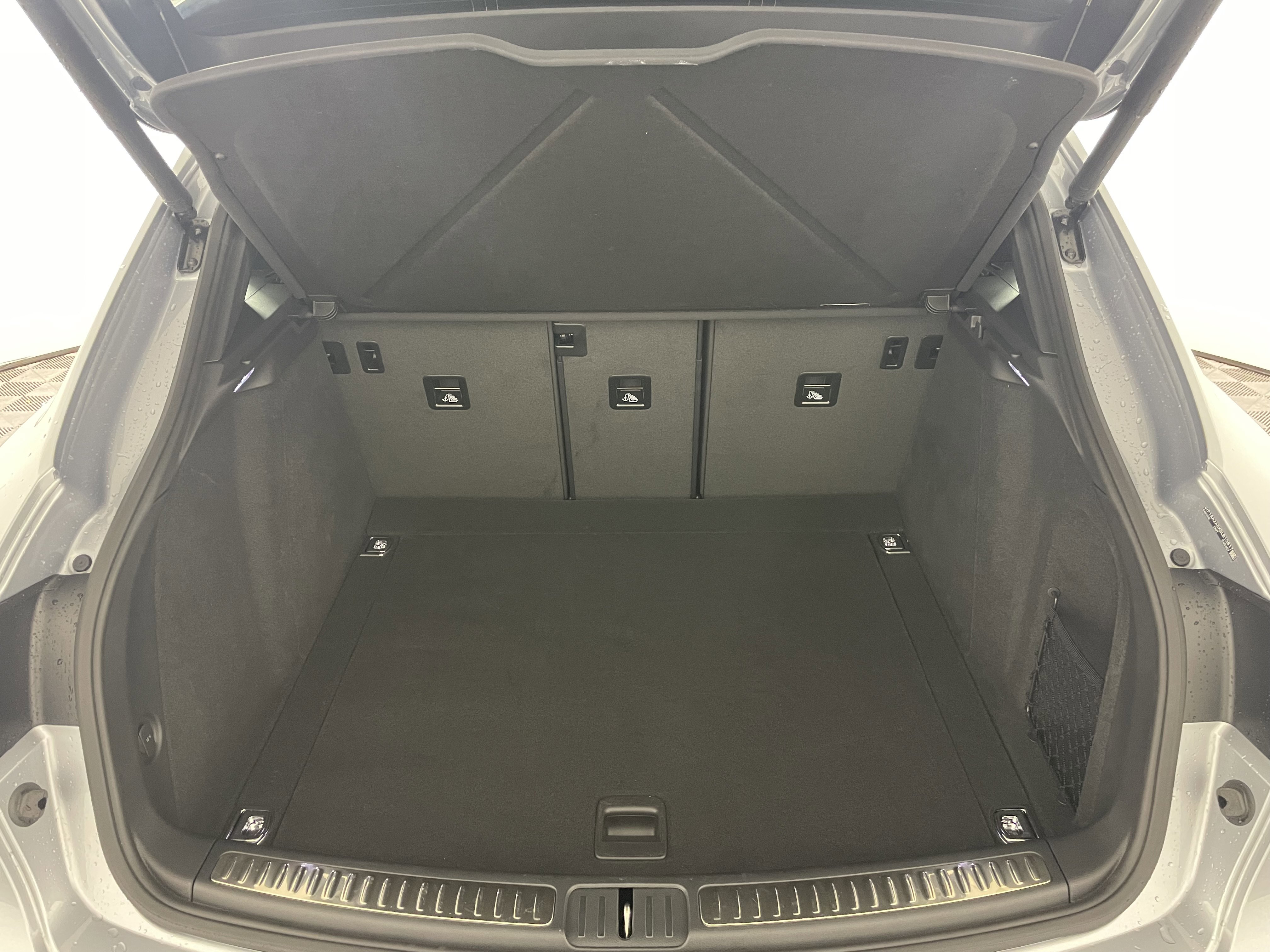 Used 2025 Porsche Macan image 21