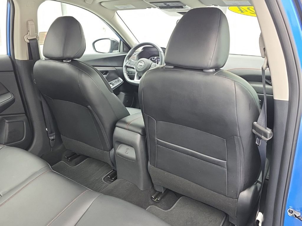 Used 2024 Nissan Sentra SR w/ SR Premium Package FWD image 35