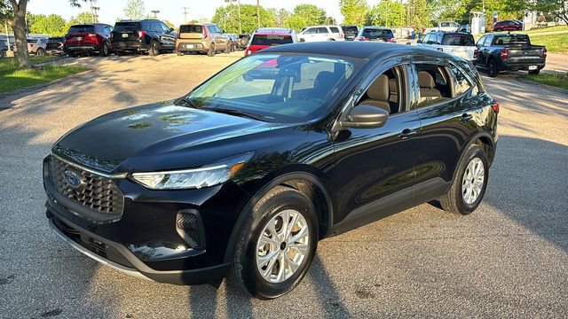 Used 2023 Ford Escape Active AWD/4WD image 2