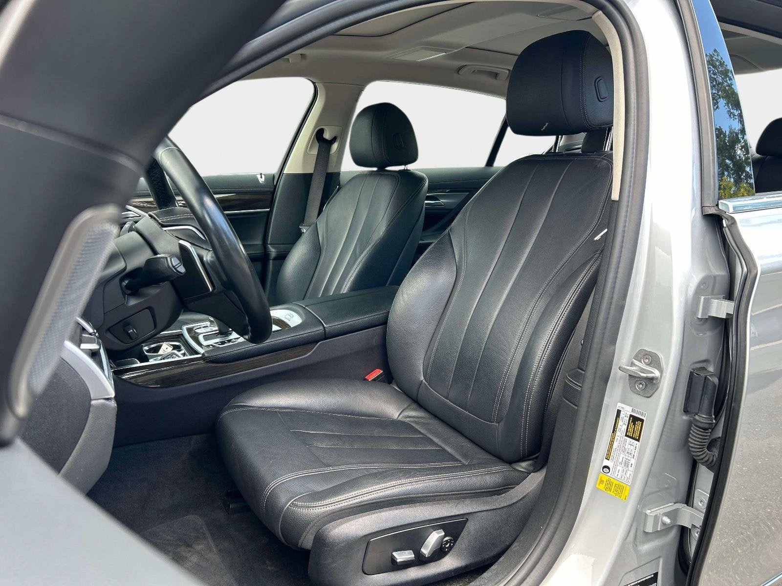Used 2019 BMW 740i RWD image 14