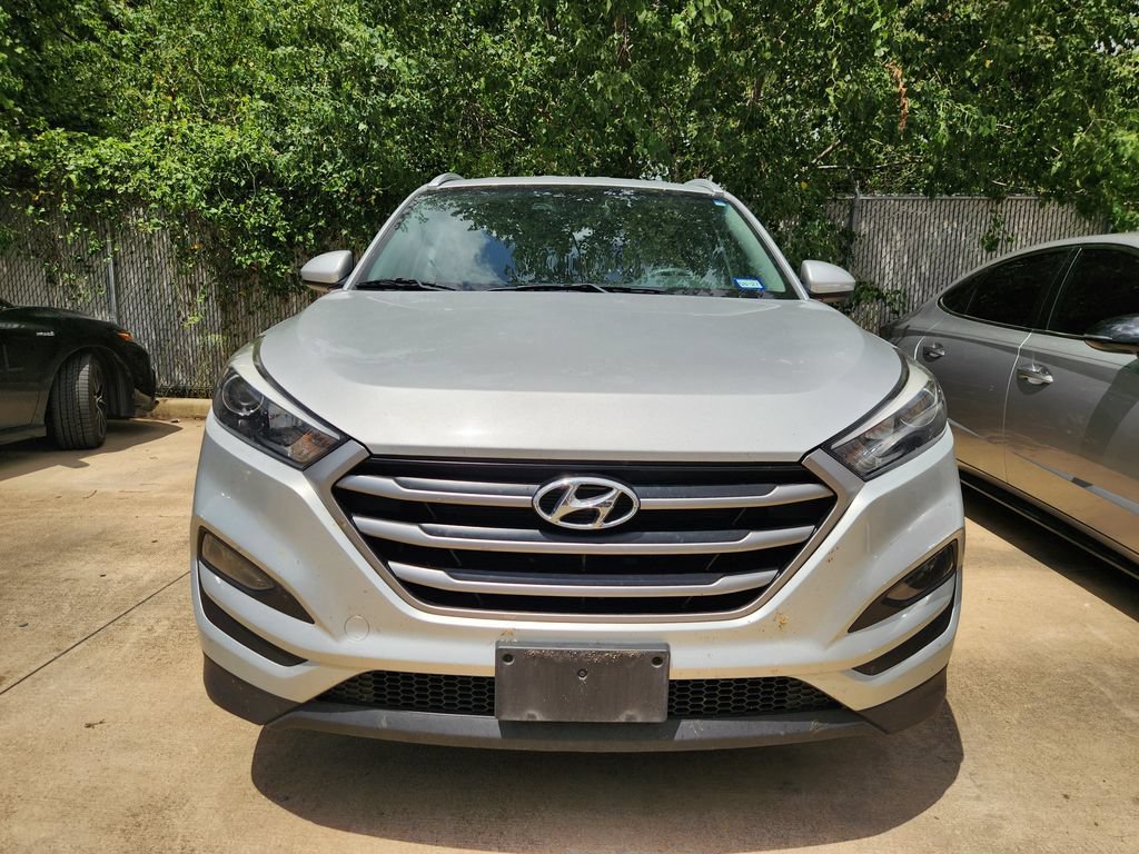 Used 2017 Hyundai Tucson SE w/ SE Popular Package 02 FWD image 2