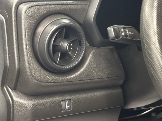 Used 2023 Chevrolet Colorado Trail Boss w/ Technology Package image 16