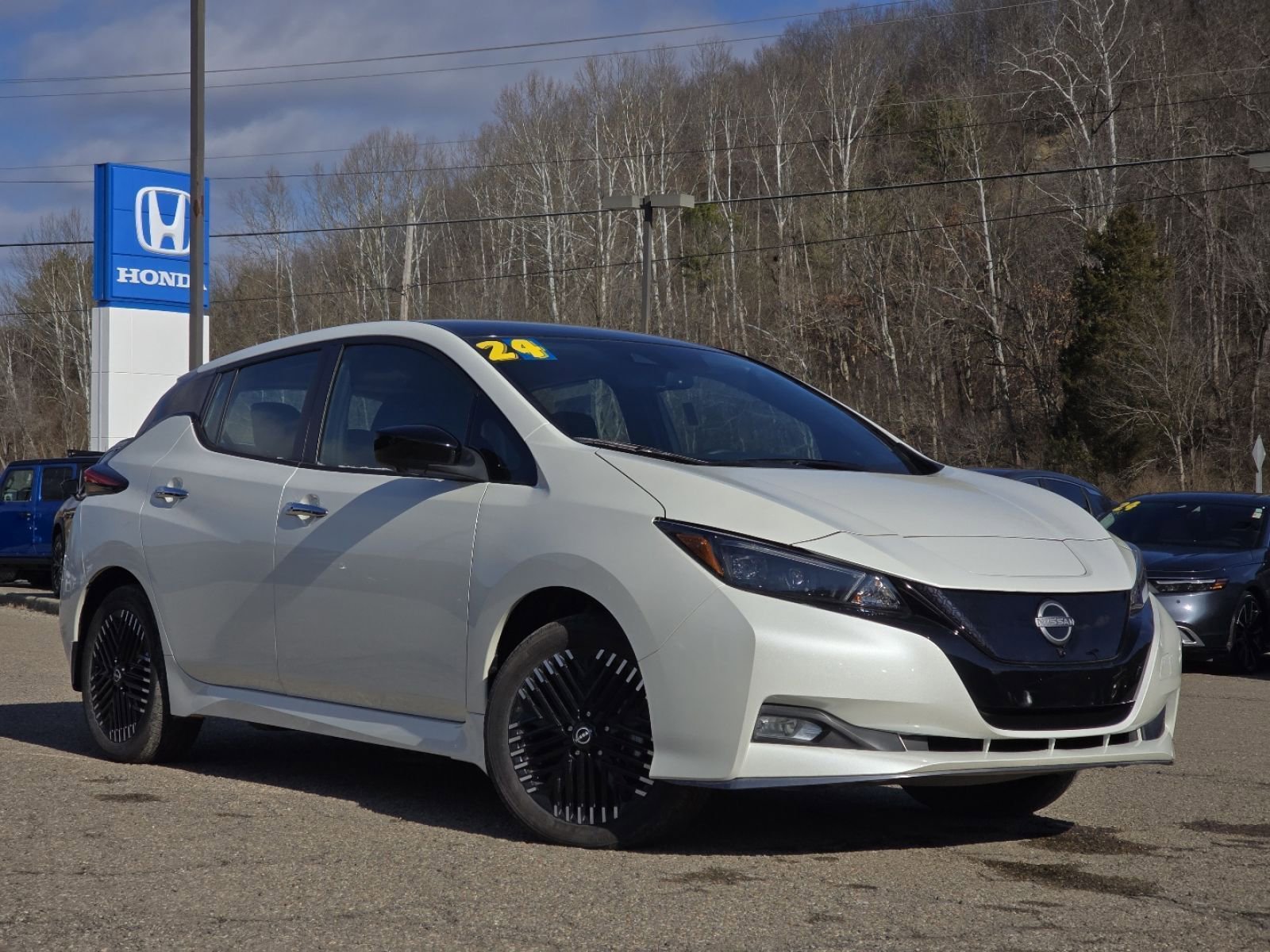 Used 2024 Nissan Leaf SV Plus image 2