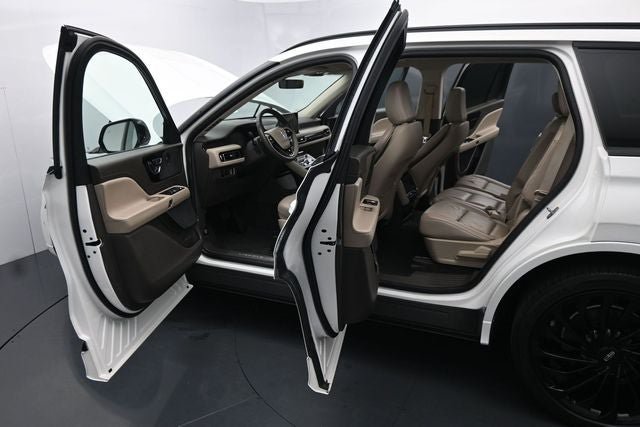 Used 2023 Lincoln Aviator Reserve w/ Equipment Group 201A AWD/4WD image 17