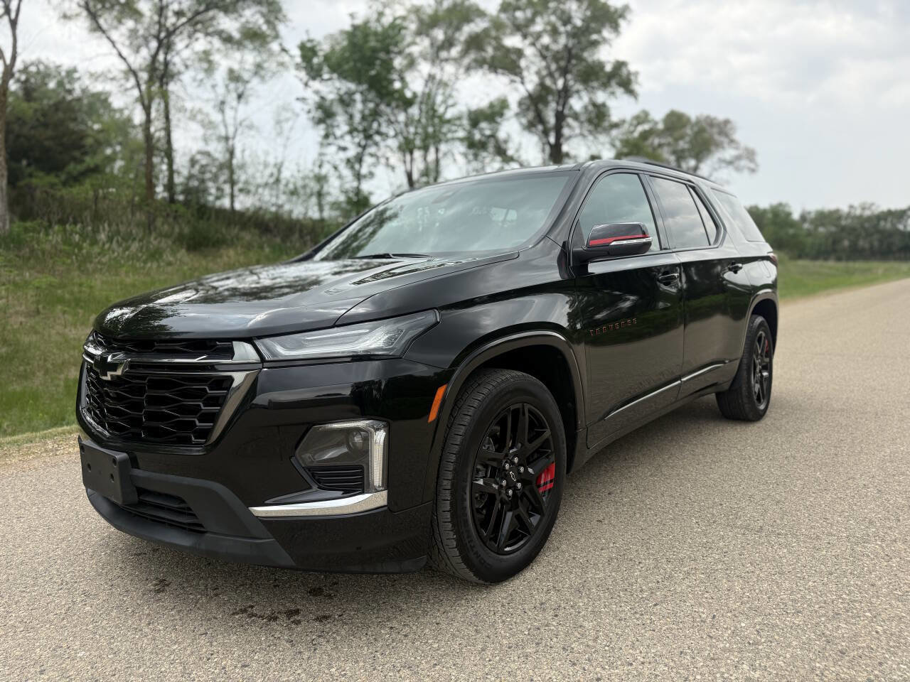 Used 2022 Chevrolet Traverse Premier w/ Redline Edition image 2
