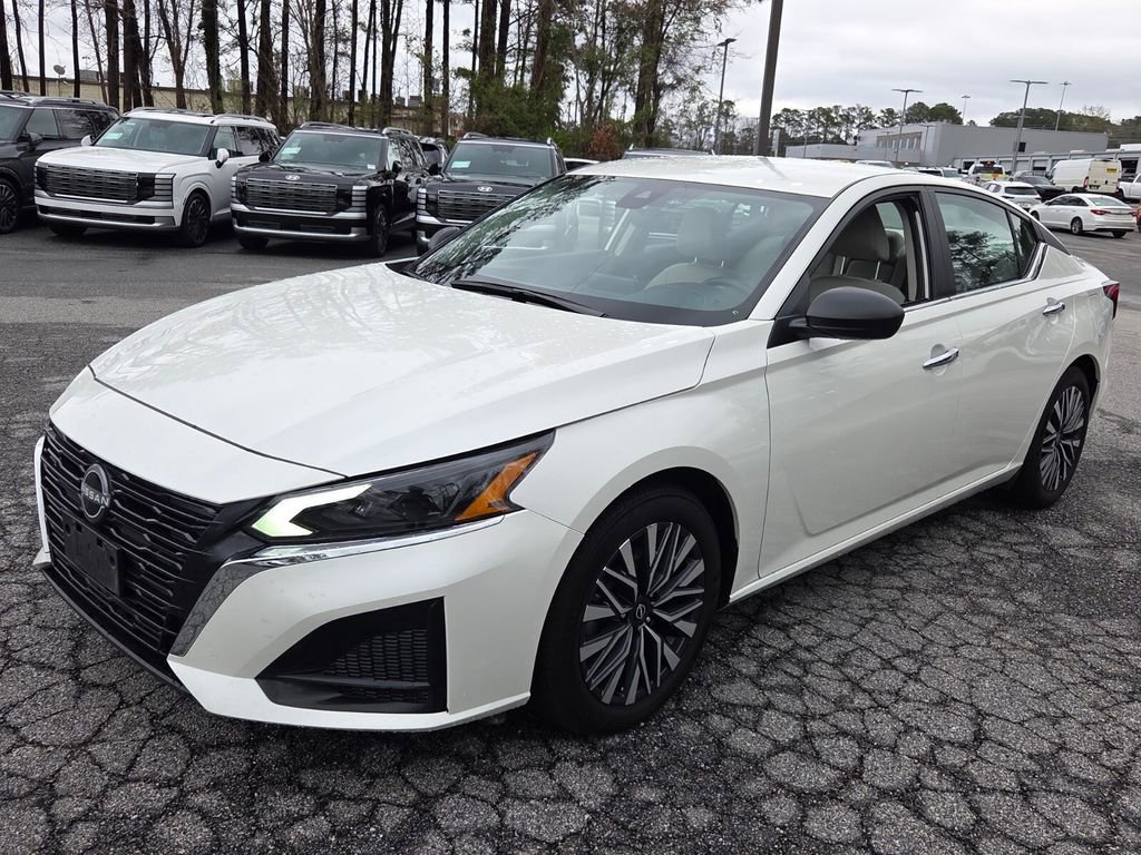 Used 2025 Nissan Altima 2.5 SV image 3