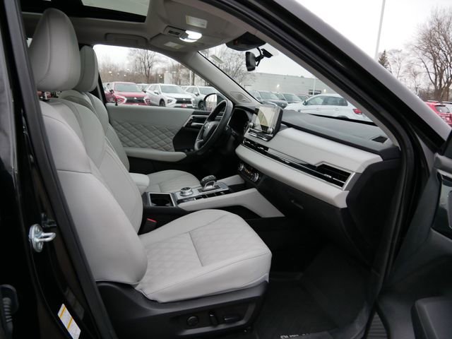 Used 2024 Mitsubishi Outlander SEL AWD/4WD image 8