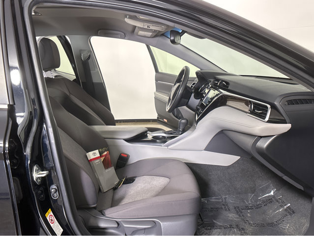 Used 2018 Toyota Camry LE image 6