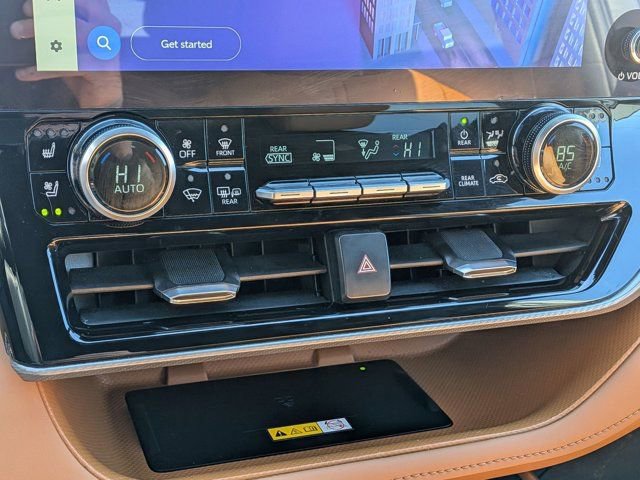 Used 2024 Toyota Highlander Platinum image 26