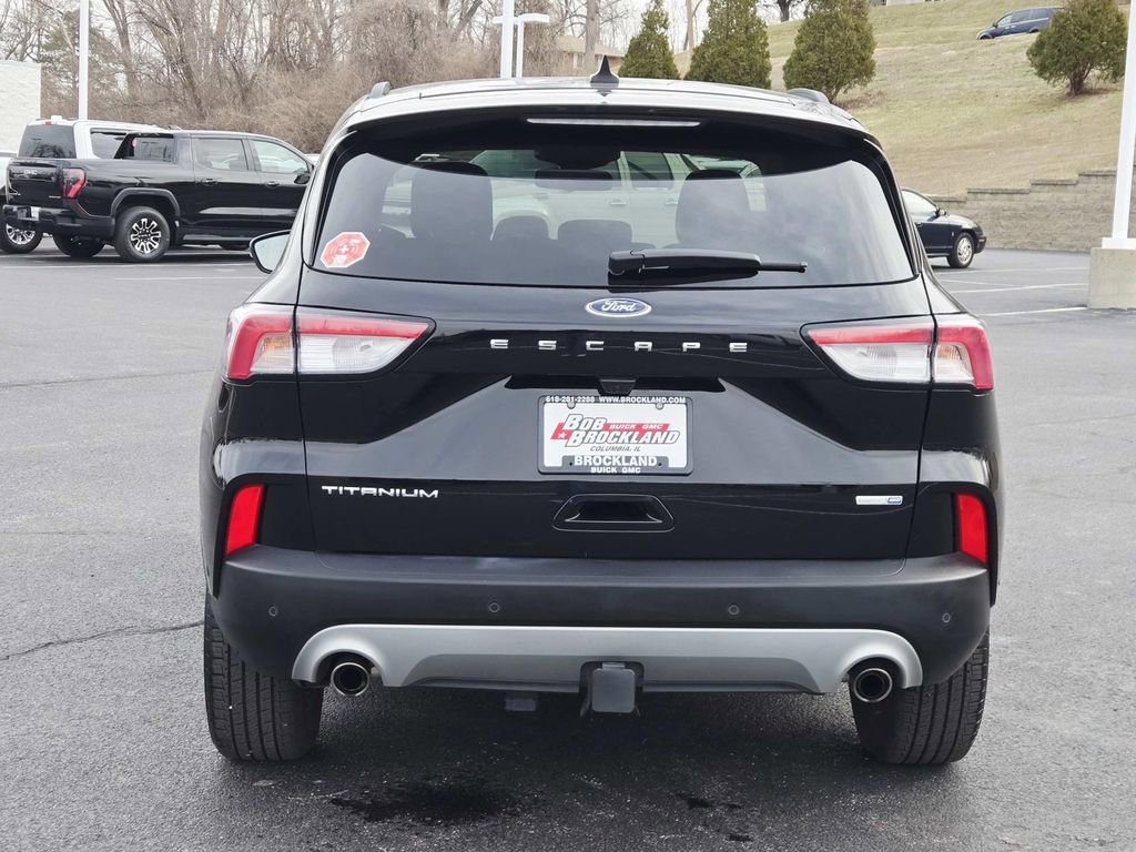 Used 2020 Ford Escape Titanium image 5
