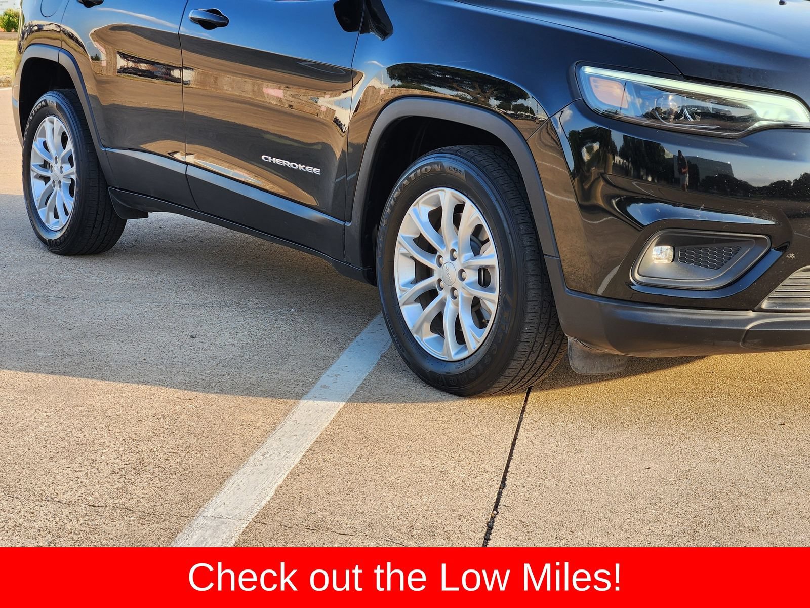 Used 2019 Jeep Cherokee Latitude w/ Popular Appearance Group FWD image 11