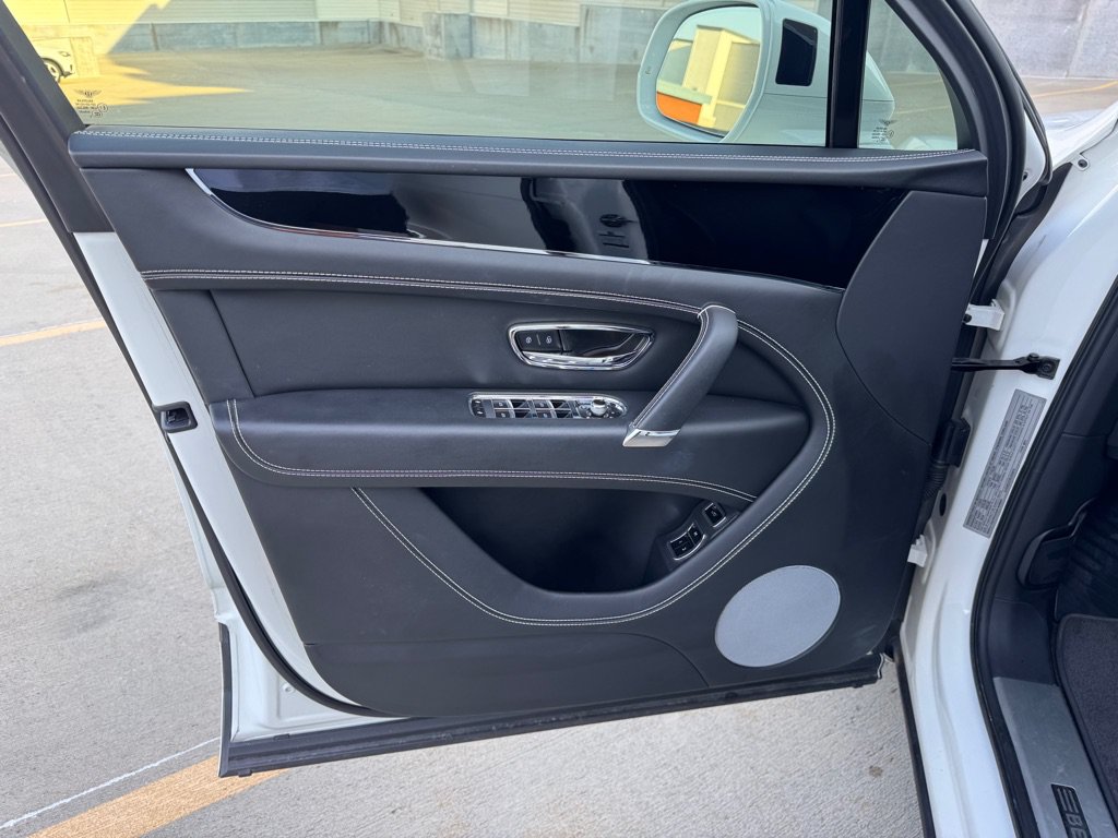 Used 2019 Bentley Bentayga AWD/4WD image 10
