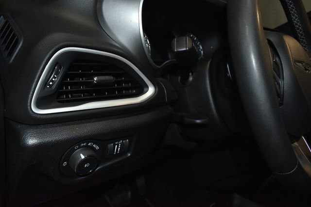 Certified 2025 Chrysler Pacifica Select image 28