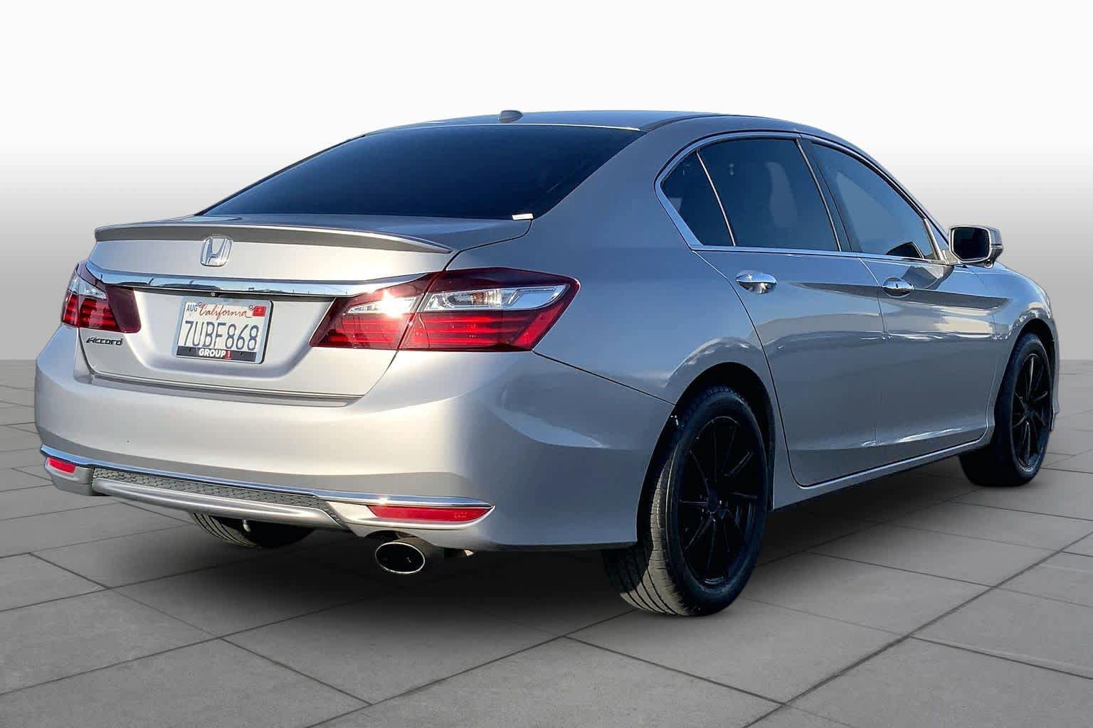 Used 2017 Honda Accord EX image 12