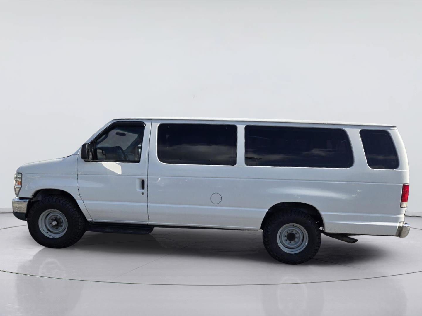 Used 2014 Ford E-350 and Econoline 350 XLT RWD image 5
