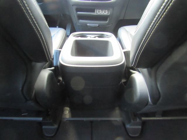 Used 2025 Chrysler Pacifica Select image 28