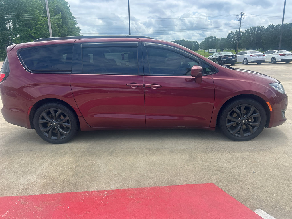 Used 2020 Chrysler Pacifica Touring-L Plus FWD image 4