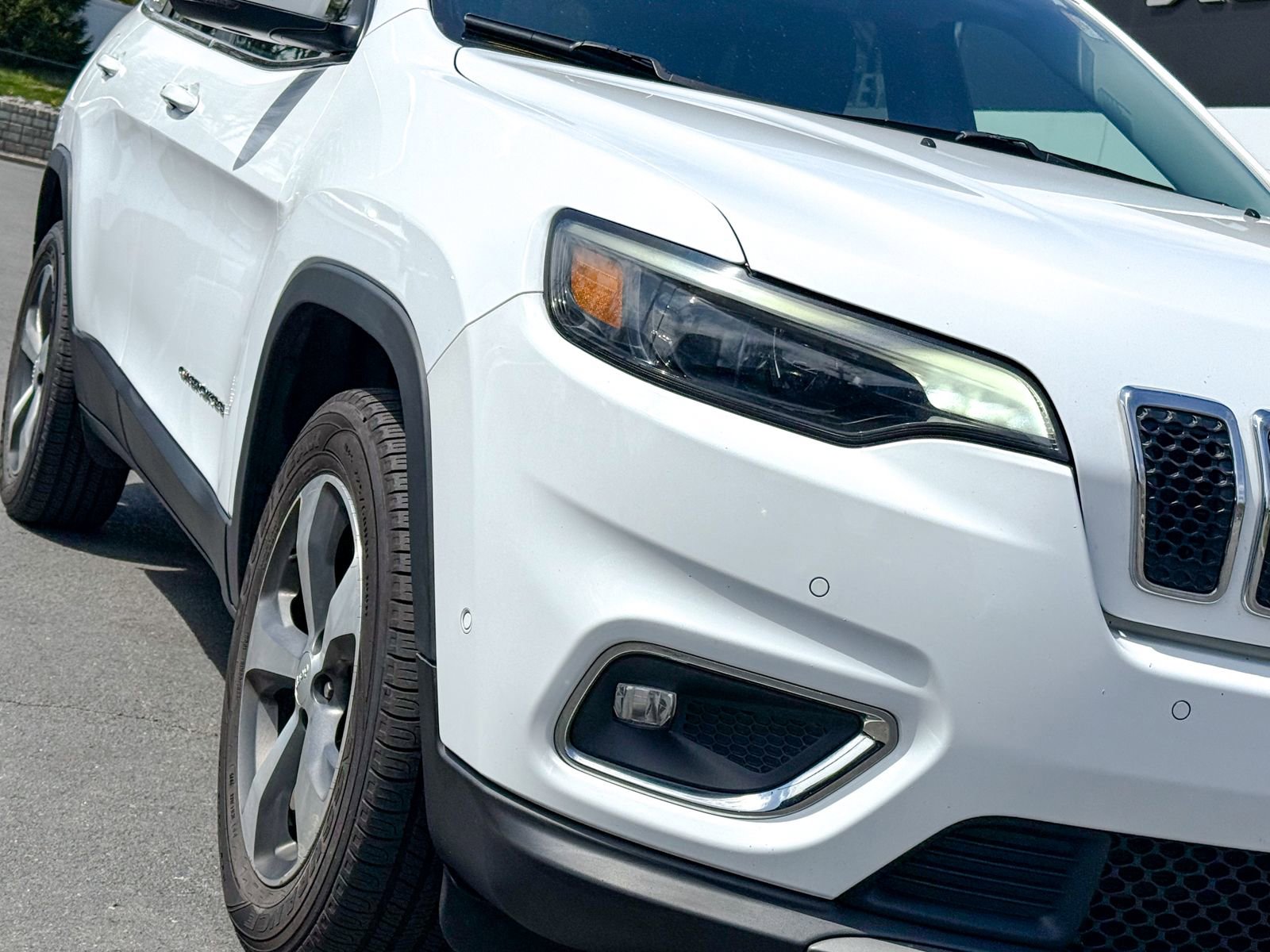 Used 2021 Jeep Cherokee Limited AWD/4WD image 4