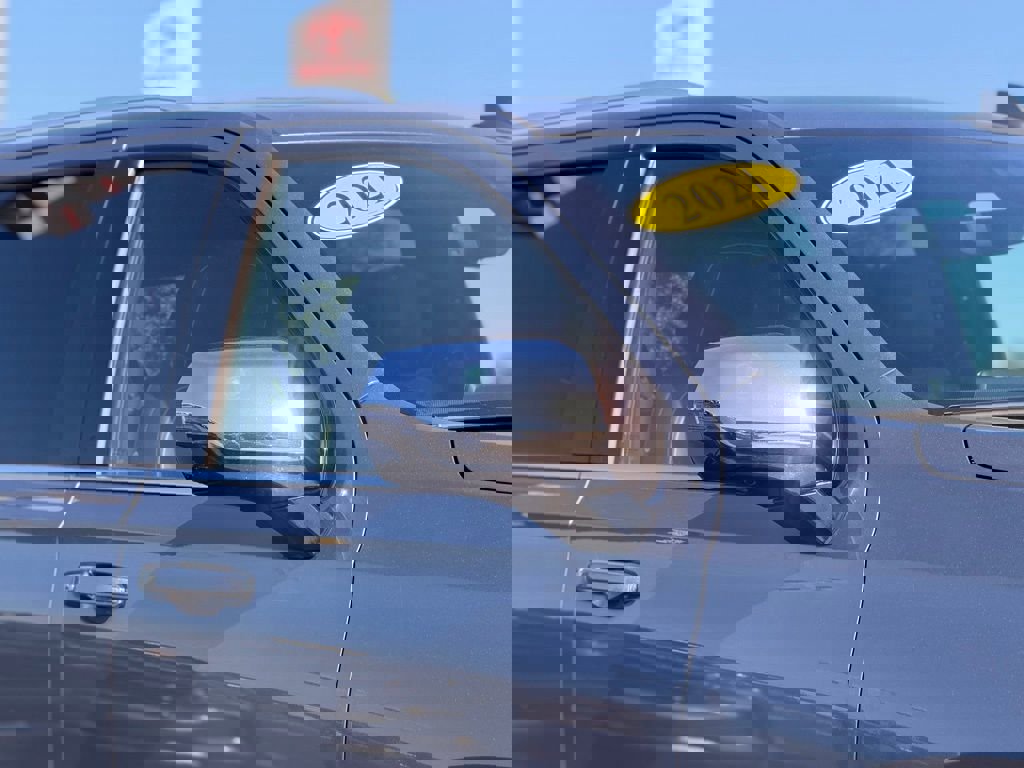 Used 2021 Chevrolet Suburban Premier w/ Premium Package image 7