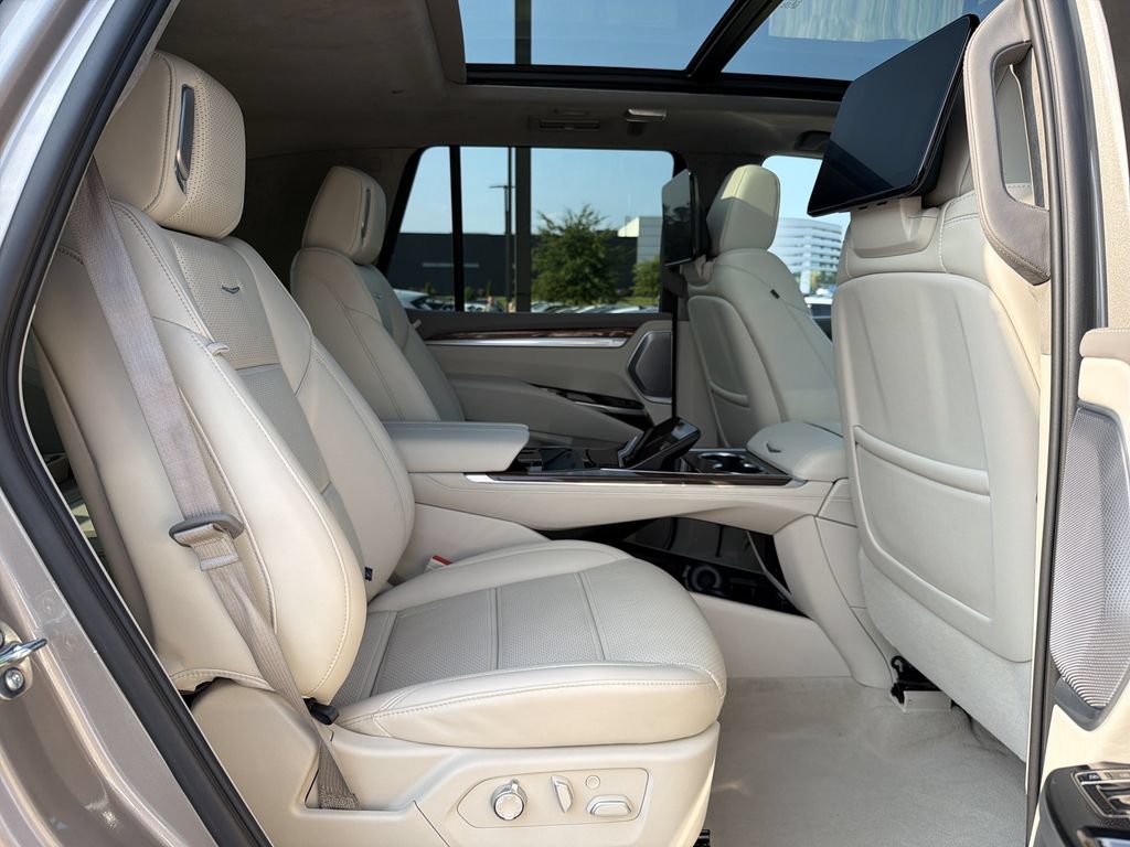 Used 2025 Cadillac Escalade Sport Platinum AWD/4WD image 16