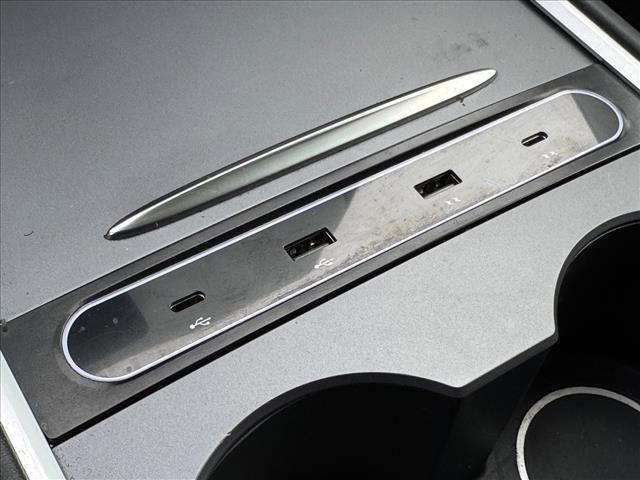 Used 2022 Tesla Model Y Long Range image 18