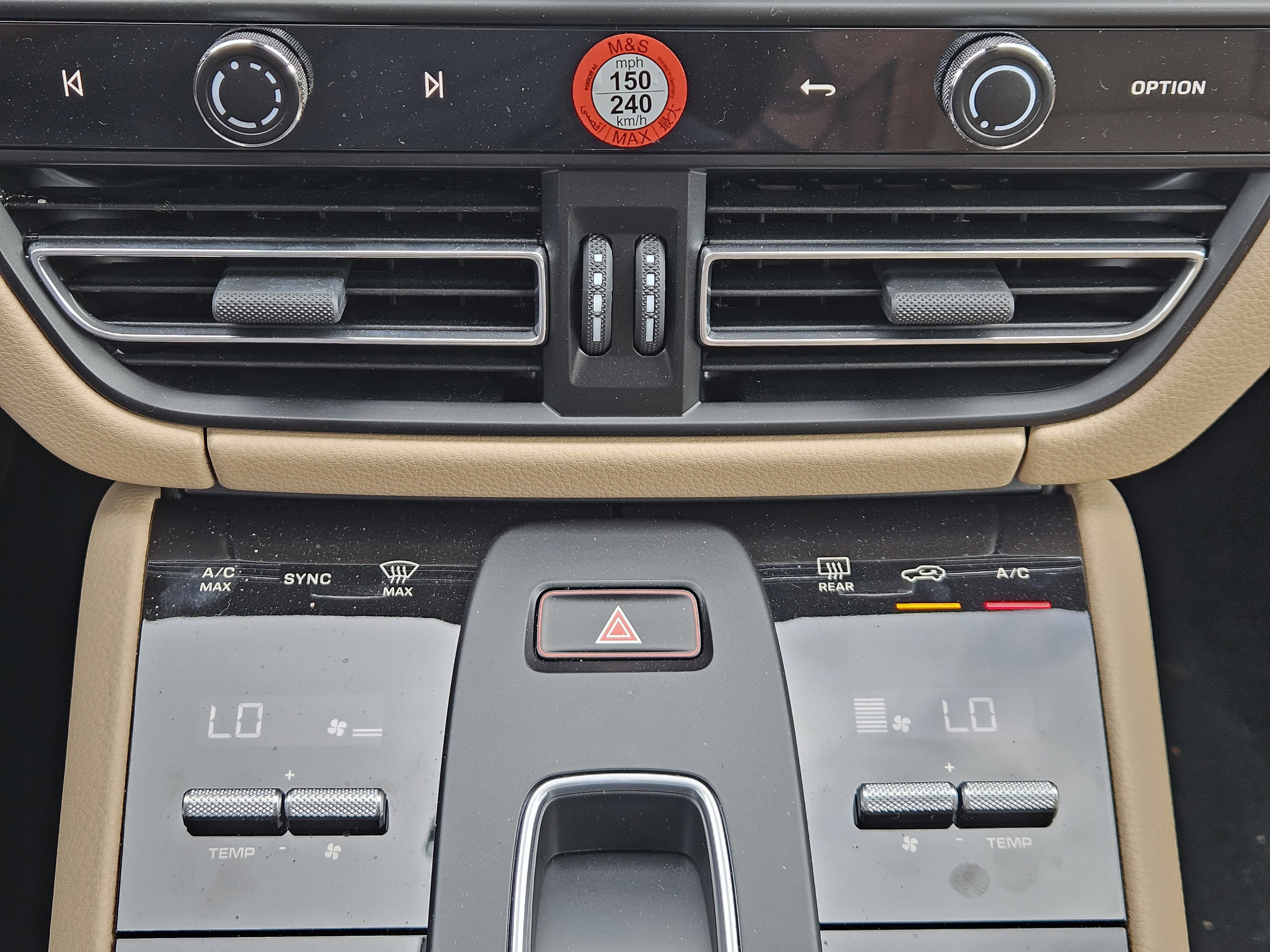 Certified 2025 Porsche Macan image 19