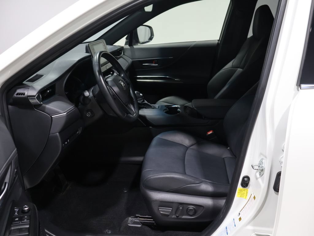 Used 2022 Toyota Venza XLE image 9