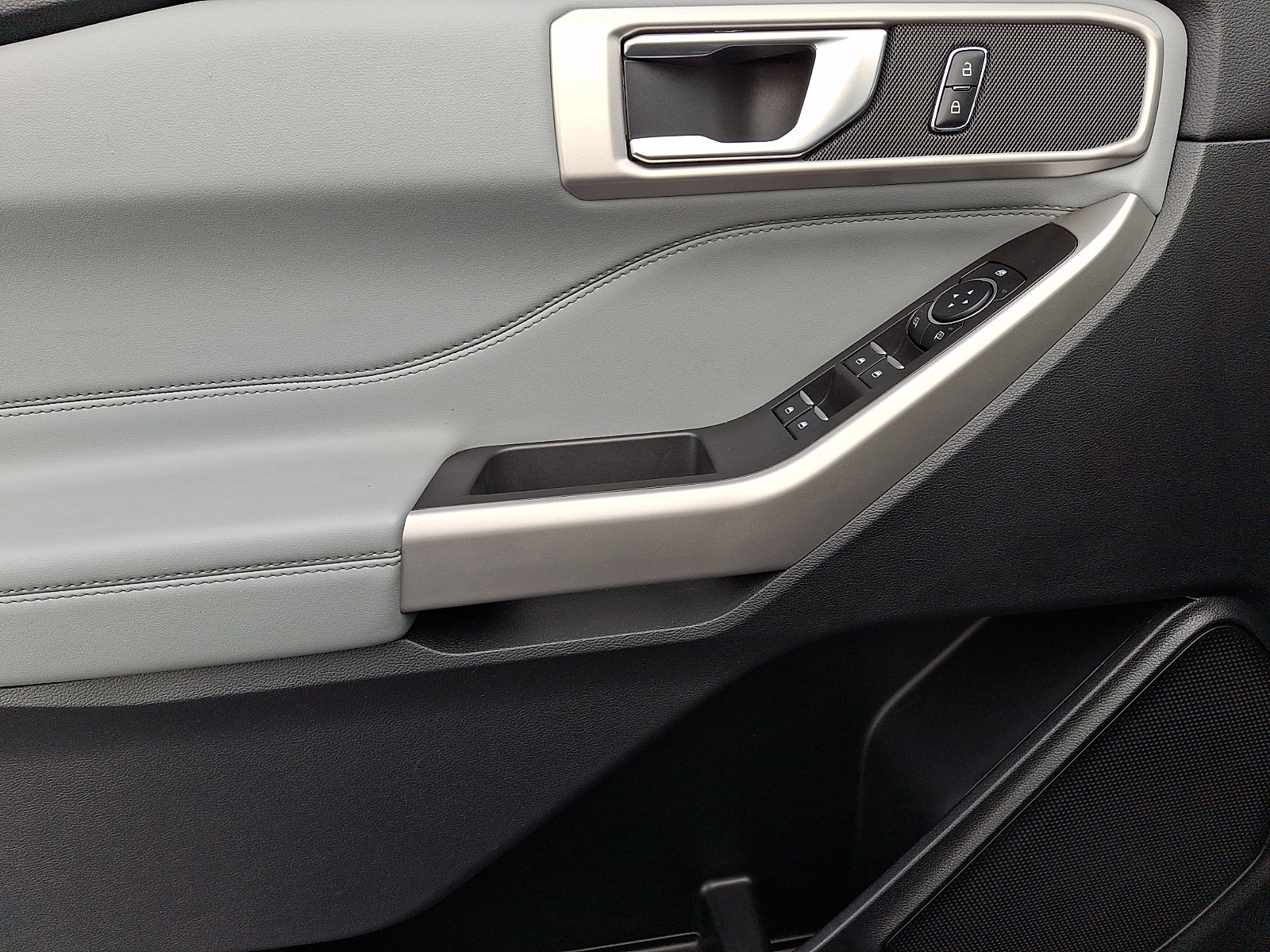 Certified 2023 Ford Explorer XLT w/ Equipment Group 202A image 13