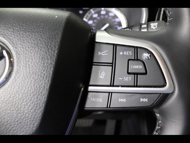 Used 2022 Toyota Highlander XSE FWD image 19