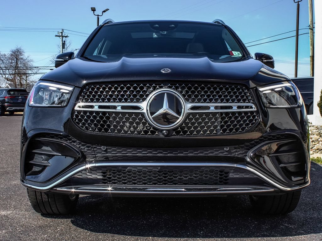 Used 2025 Mercedes-Benz GLE 450e 4MATIC w/ AMG Line Interior image 2