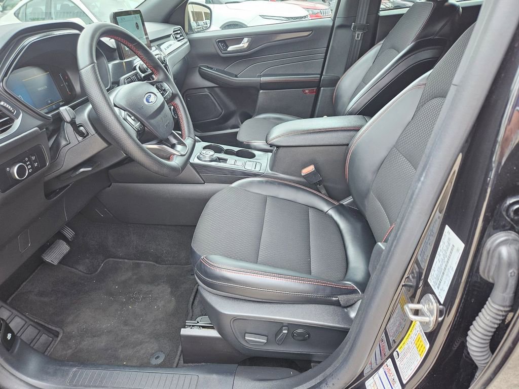 Used 2025 Ford Escape ST-Line FWD image 11