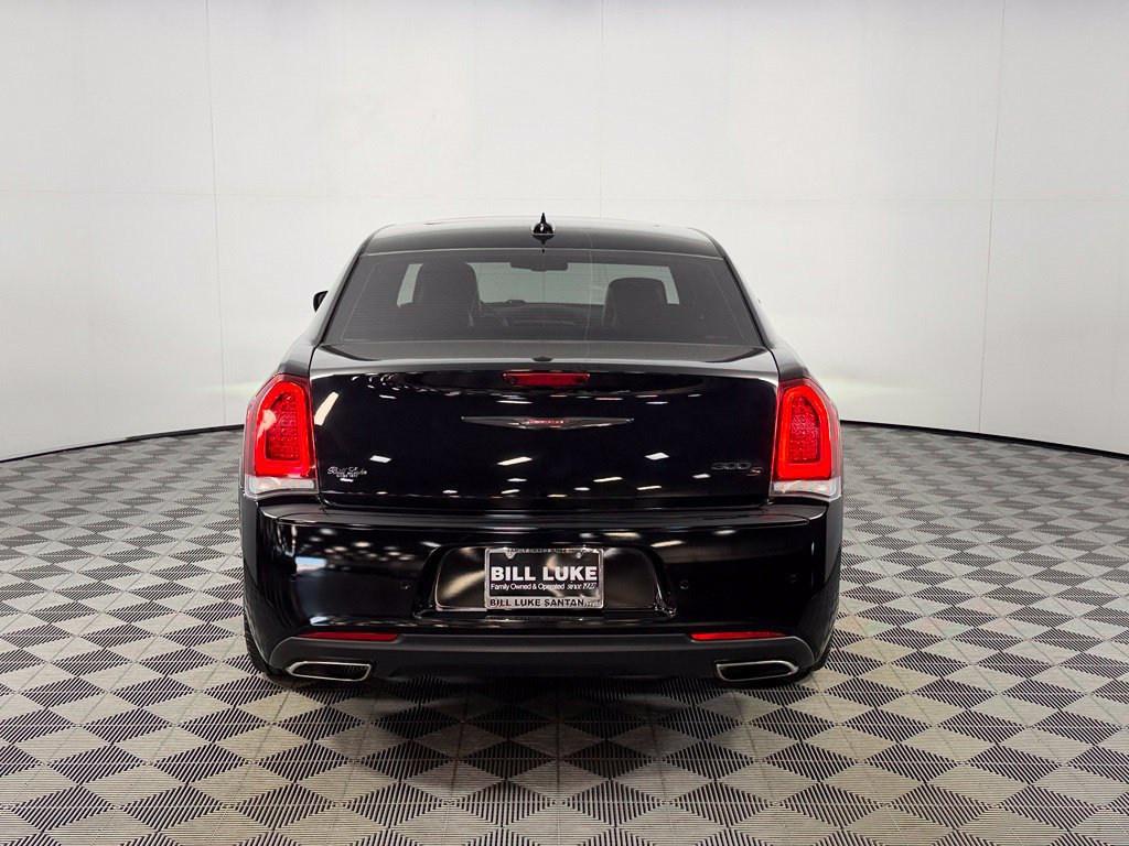 Used 2023 Chrysler 300 S w/ Comfort Group RWD image 8