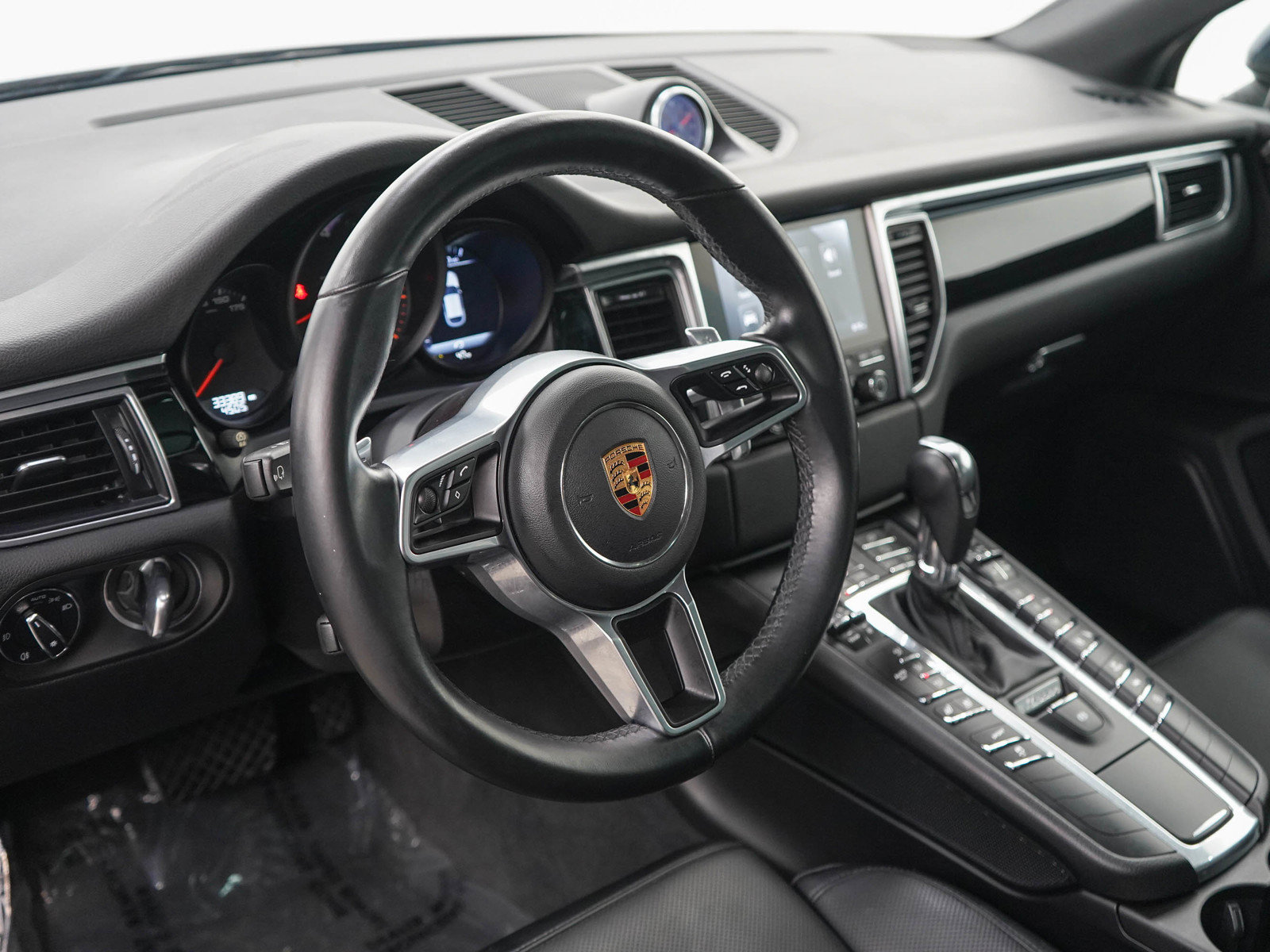 Used 2018 Porsche Macan AWD/4WD image 21
