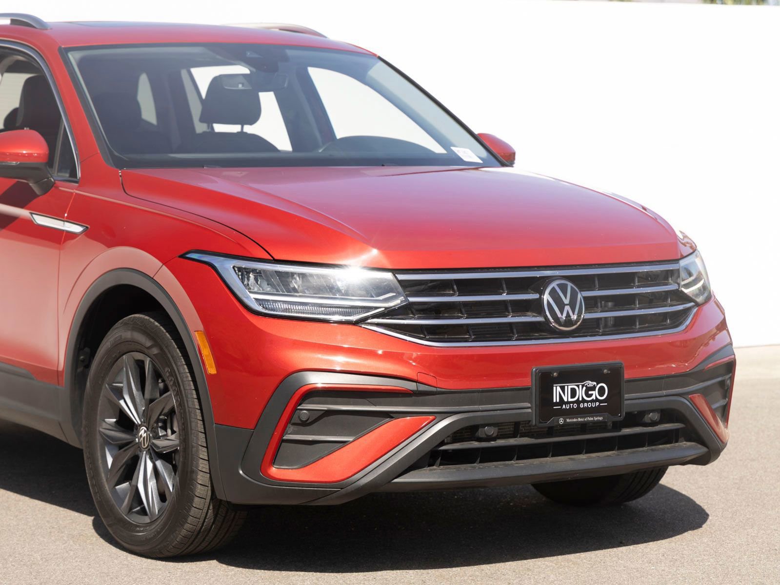 Used 2022 Volkswagen Tiguan SE w/ Panoramic Sunroof Package AWD/4WD image 3
