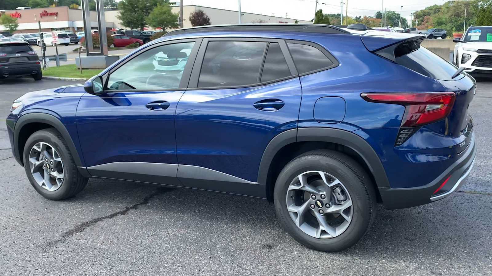 Certified 2024 Chevrolet Trax LT w/ LT Convenience Package FWD image 6