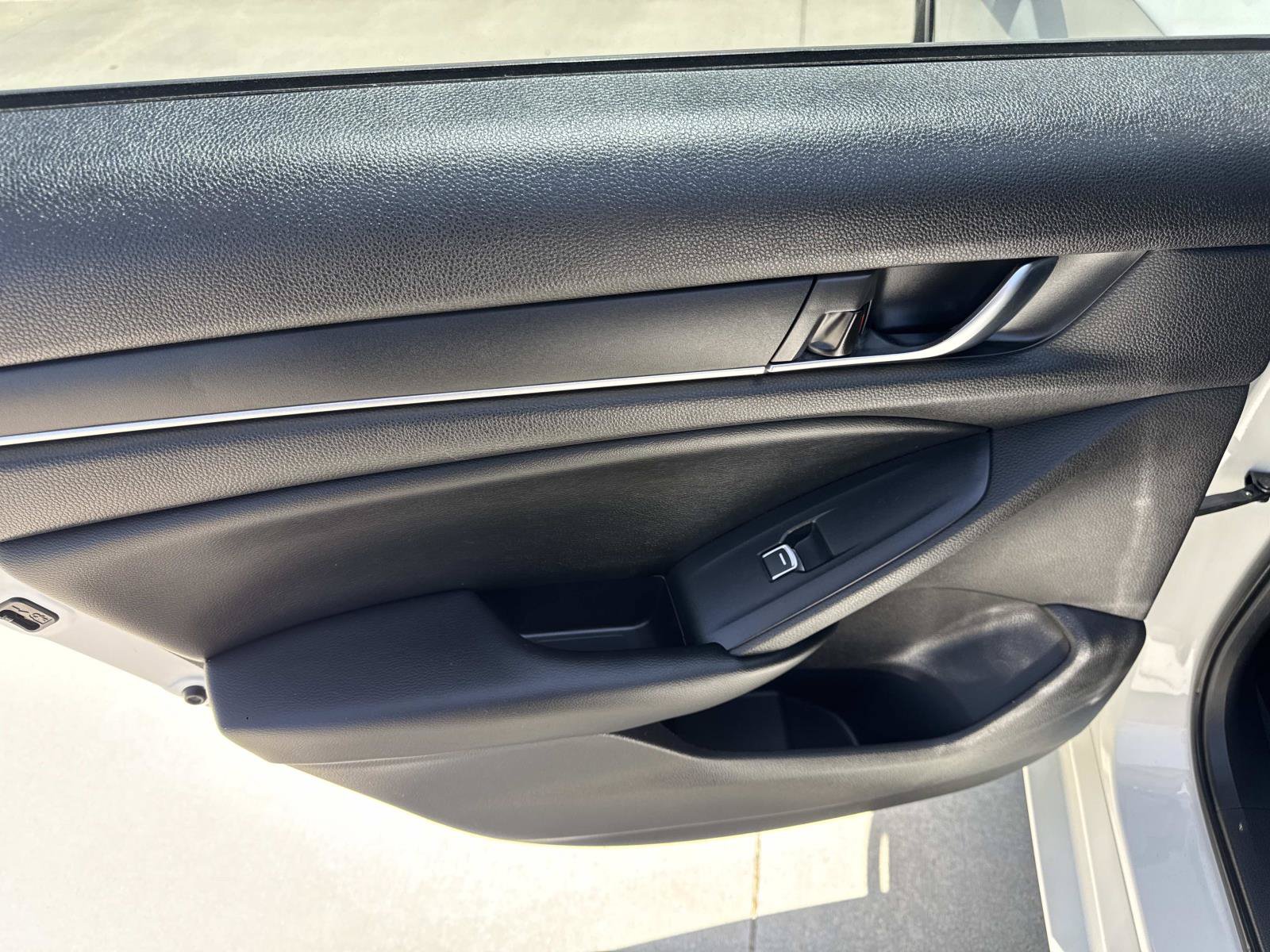 Used 2018 Honda Accord Sport image 16