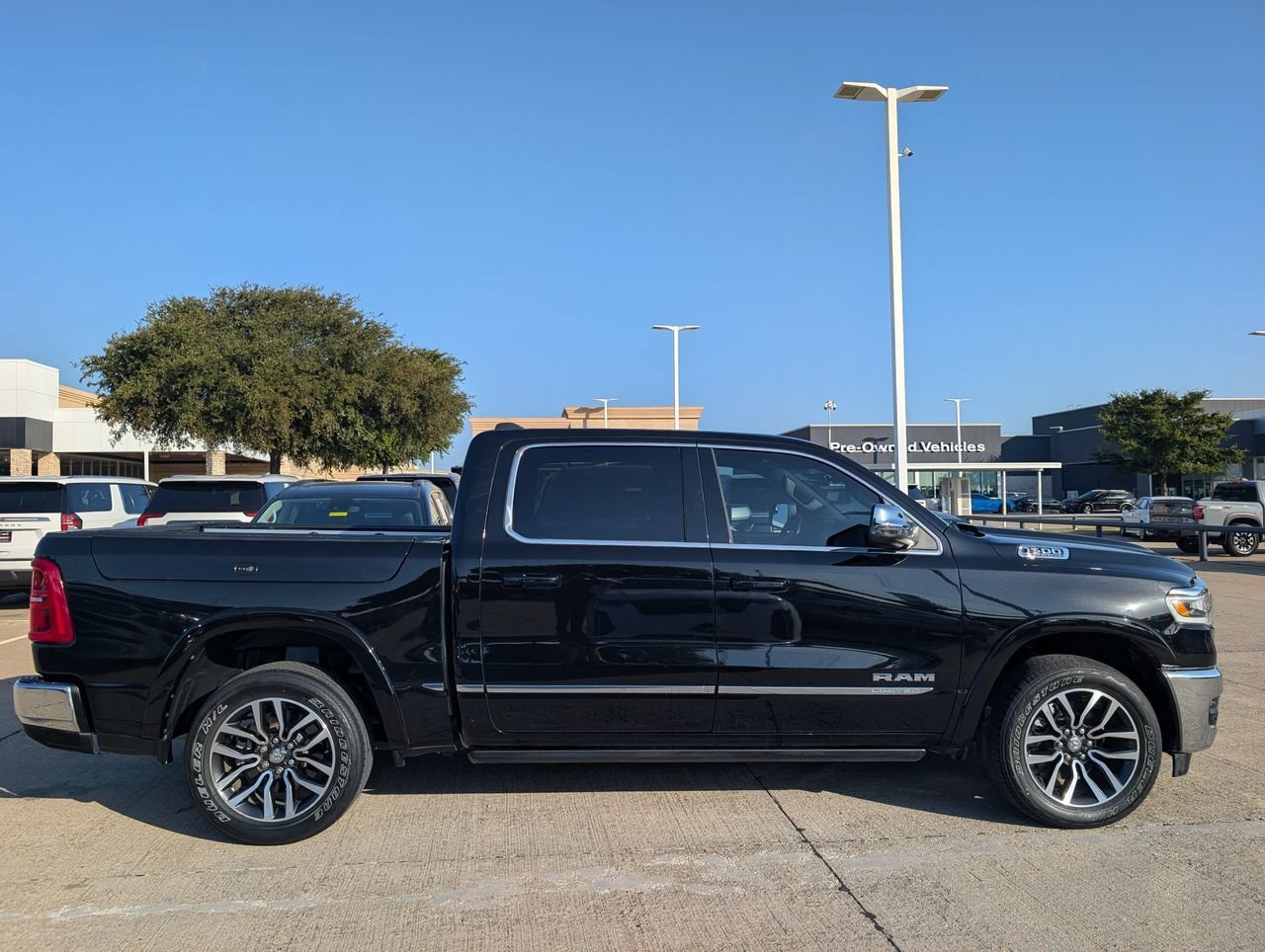 Used 2025 RAM 1500 Limited AWD/4WD image 3