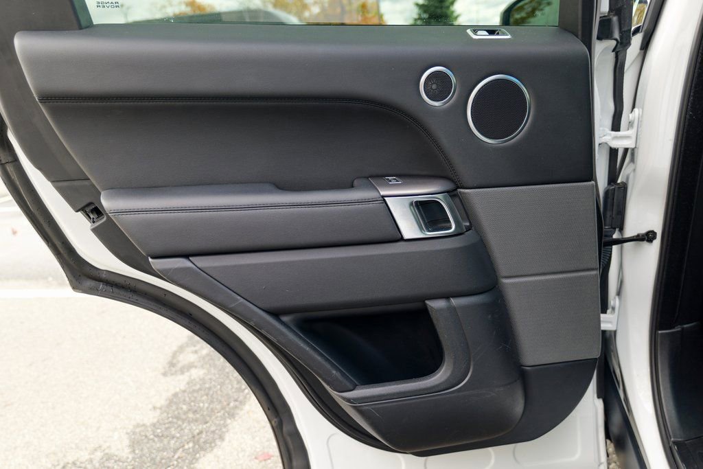 Used 2022 Land Rover Range Rover Sport SE image 23