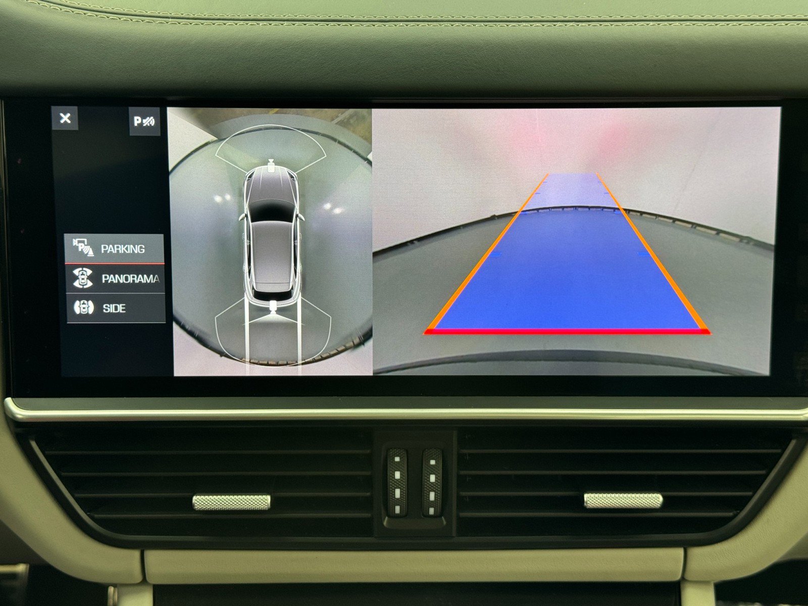 Used 2020 Porsche Cayenne S w/ Premium Package image 32