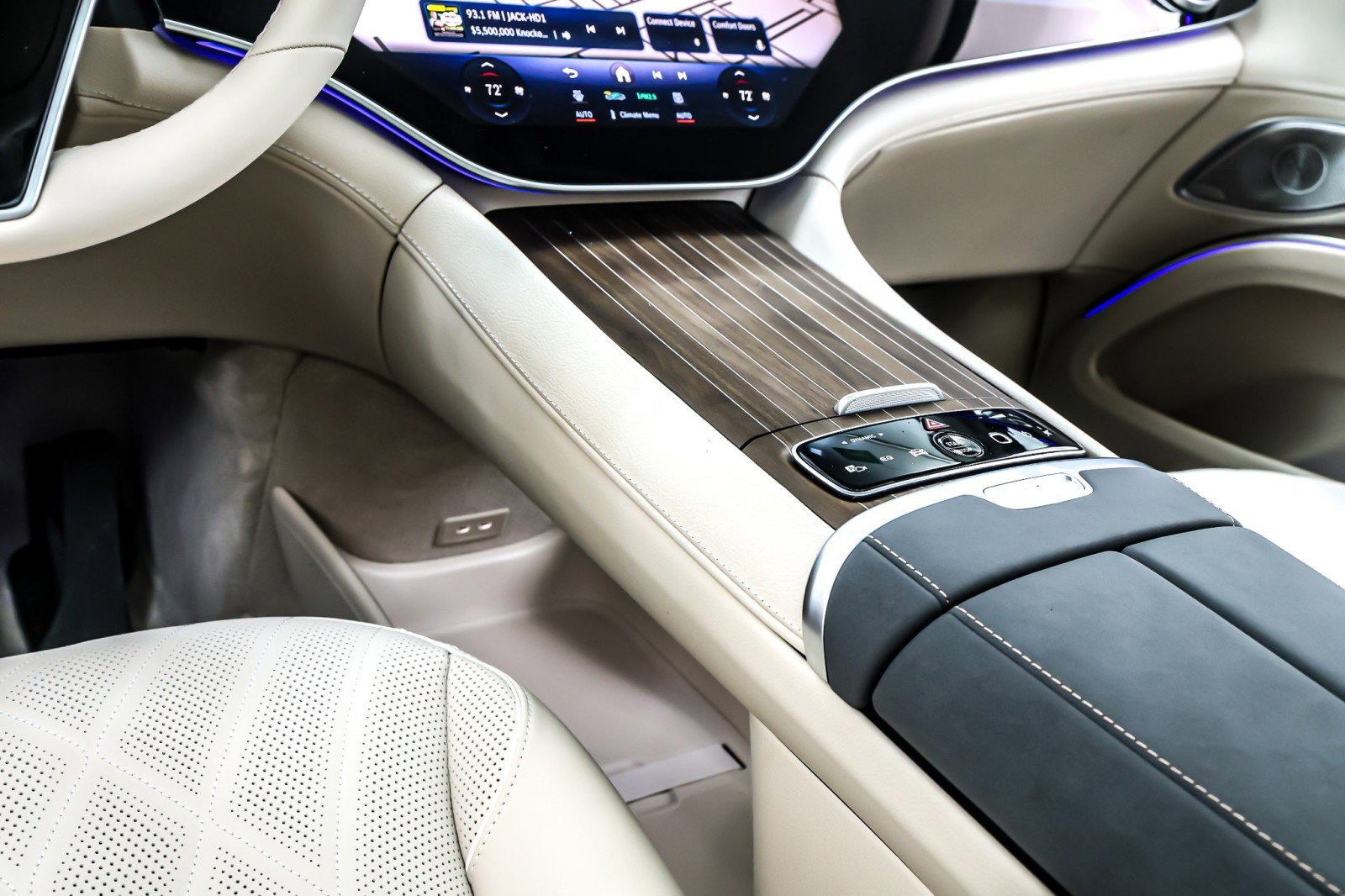 New 2026 Mercedes-Benz EQS 550 4MATIC SUV image 6