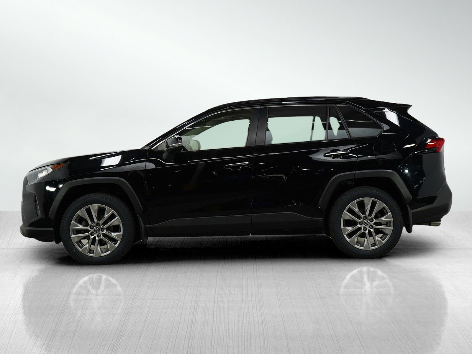 Used 2019 Toyota RAV4 Limited image 2